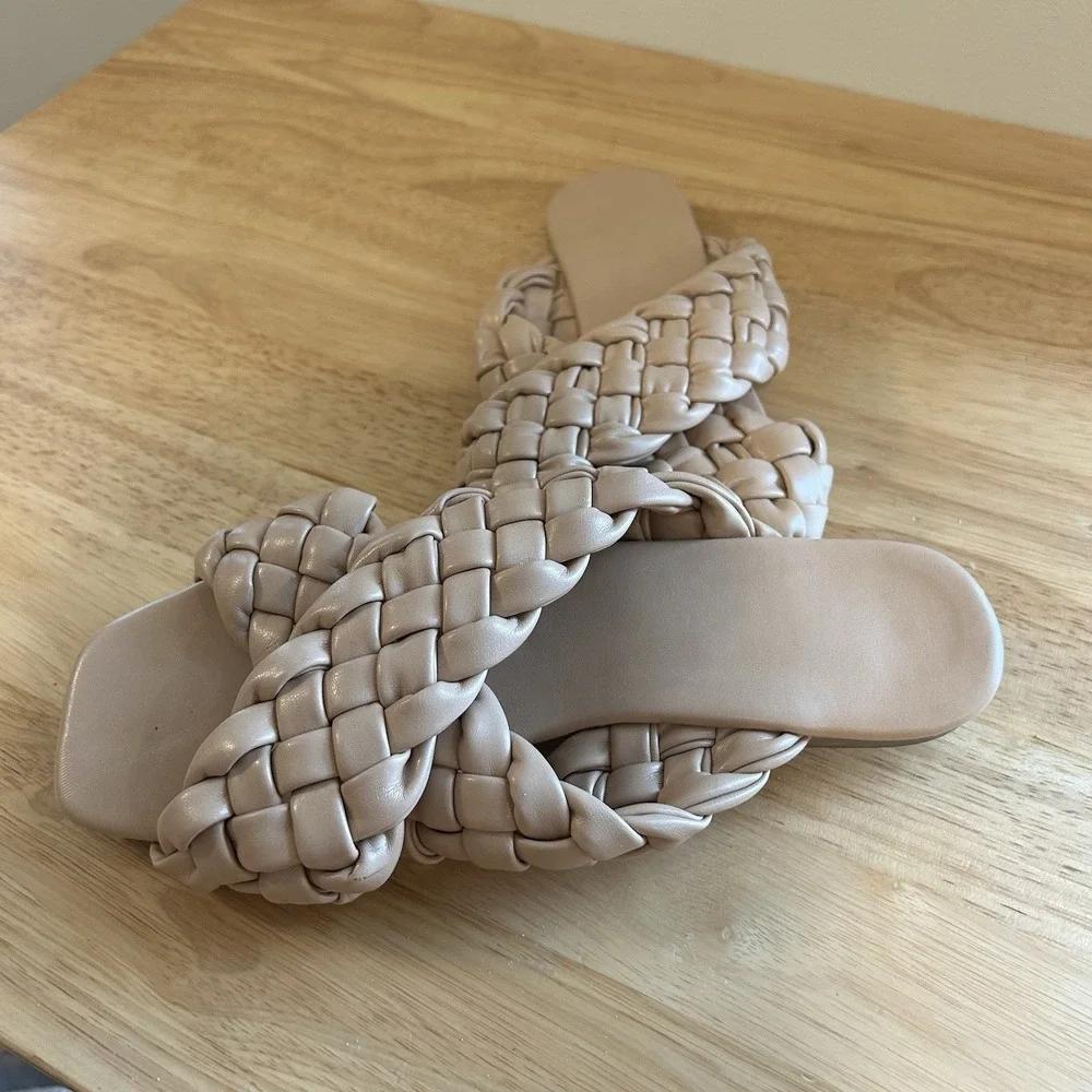 Nude Woven Strap Sandals Bamboo Sz 8 flats slip on work brunch soft girl church